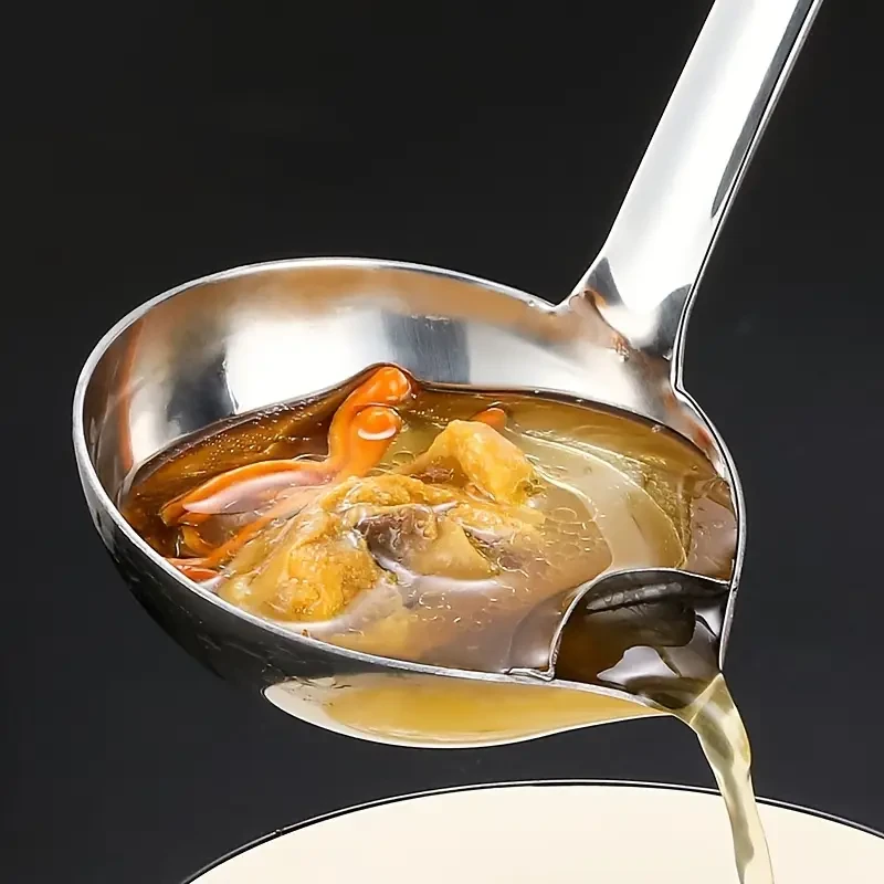 Stainless Steel Oil Separator Spoon - 1pc Fat Skimmer Ladle, Grease Strainer for Soup & Gravy, Hot Pot Oil Filter Tool with Long Handle and Pouring Spout for Kitchen Use