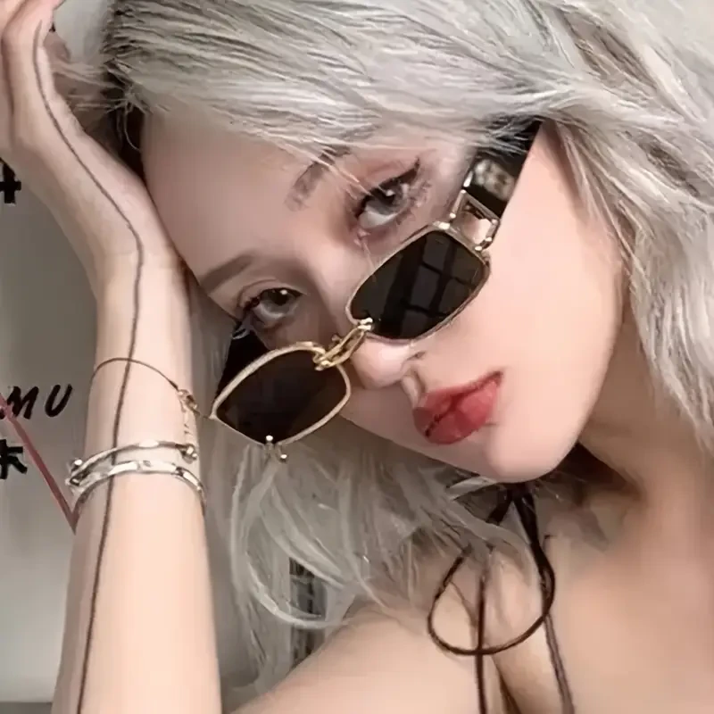 1pc Women's Square Vintage Y2K Fashion Glasses - Black Tinted Decorative Lenses, Golden-Tone Square Frame